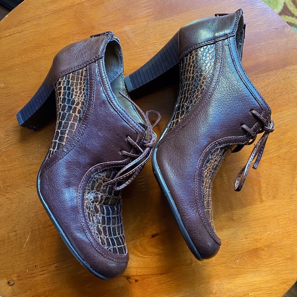 ♥️ AEROSOL BROWN HEELS WITH ALLIGATOR SKIN DESIGN,LIGHTWEIGHT& FLEXIBLE HEELS - Picture 1 of 8